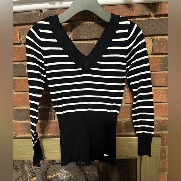 🛍️Guess + Jean Authentic Black, White striped cute top/ sweater Size SP - Picture 1 of 9